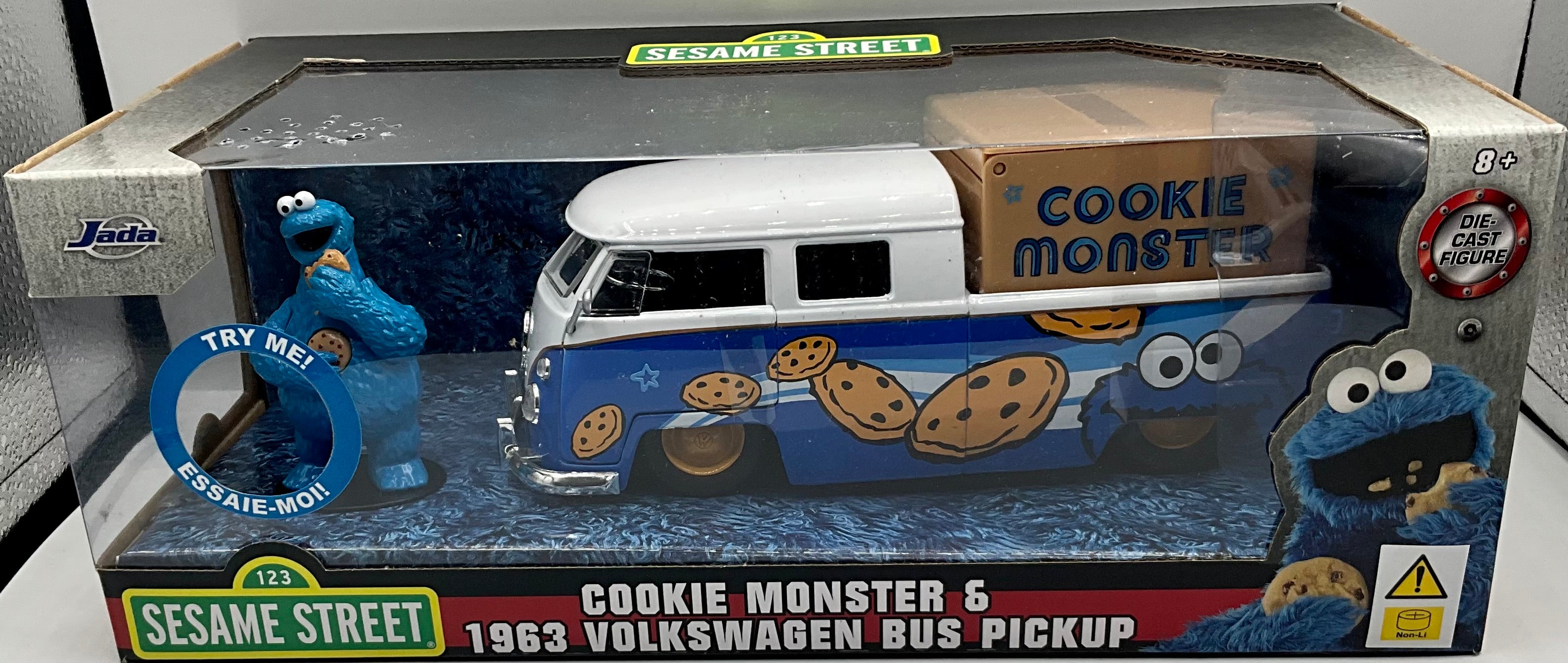 1:24 SESAME STREET 1963 VW BUS W/COOKIE MONSTER