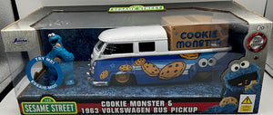 1:24 SESAME STREET 1963 VW BUS W/COOKIE MONSTER