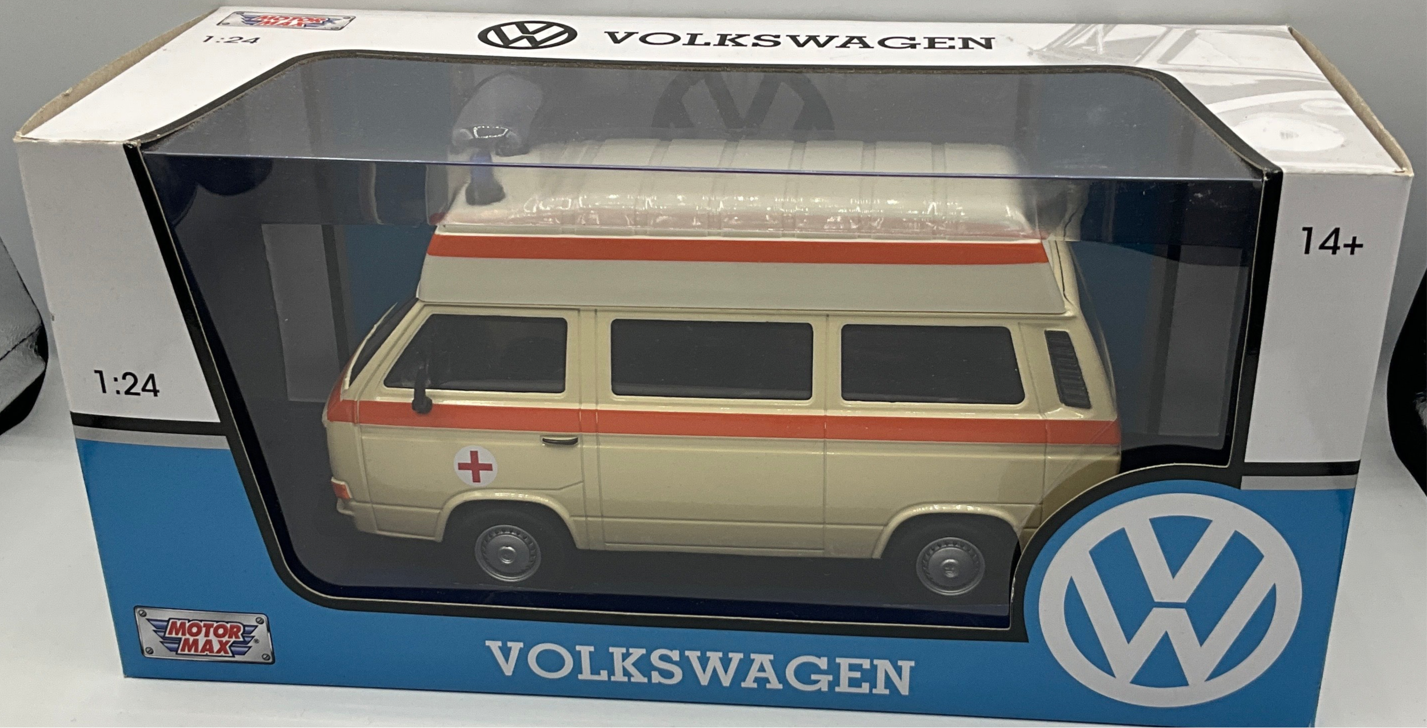 1:24 VW AMBULANCE