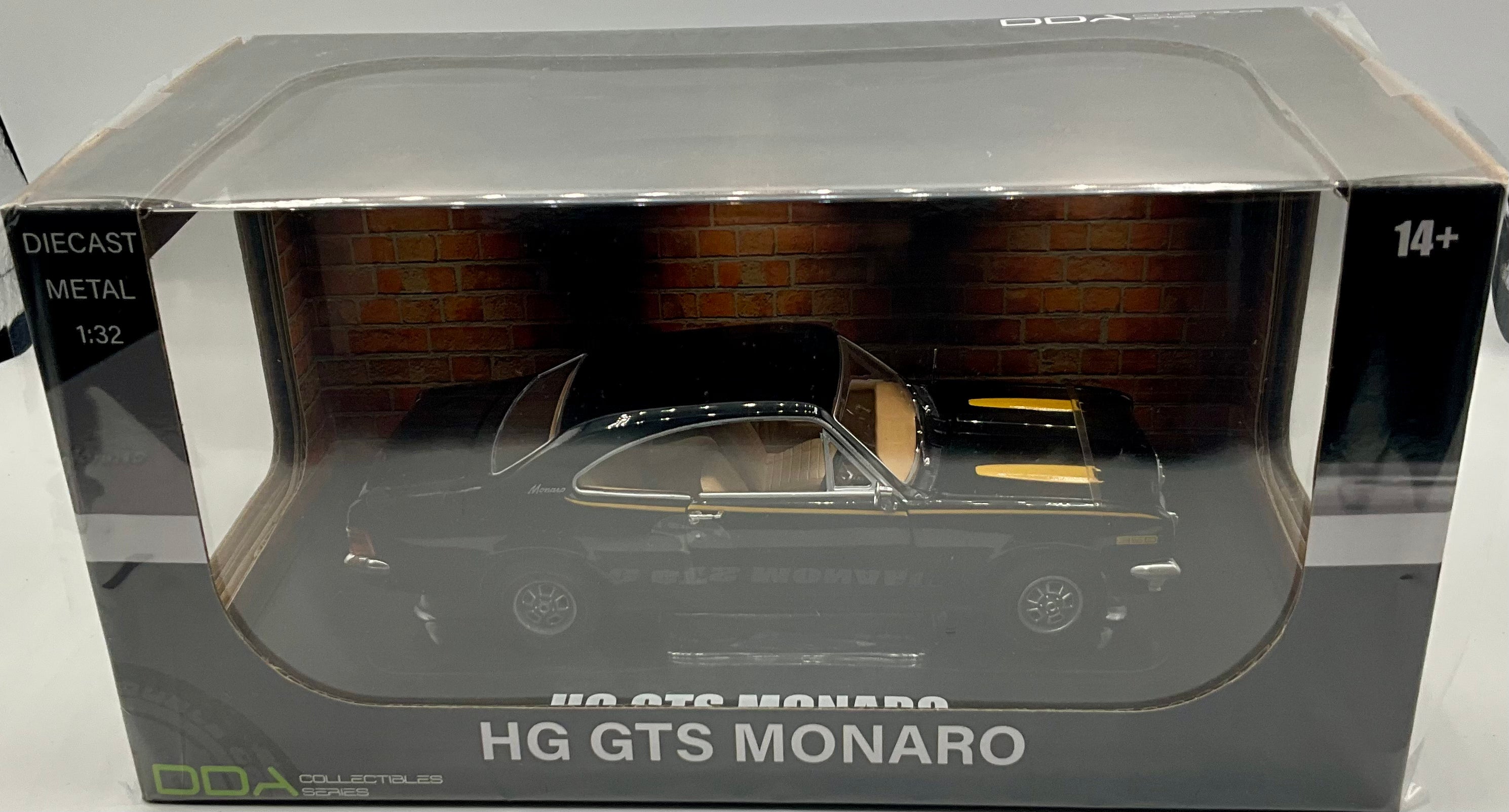 1:32 BLACK HG MONARO 350