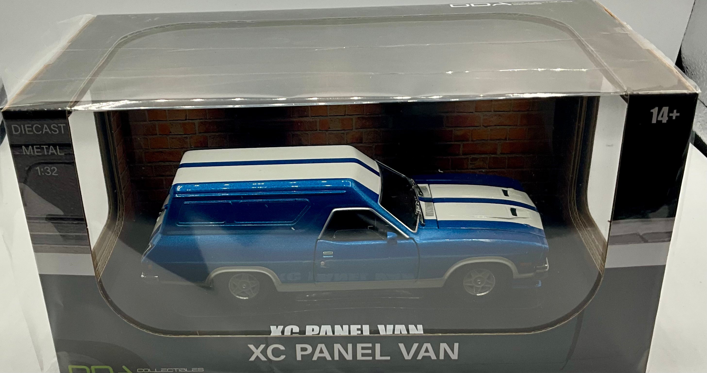 1:32 DARK BLUE W/WHITE STRIPES XC PANEL VAN