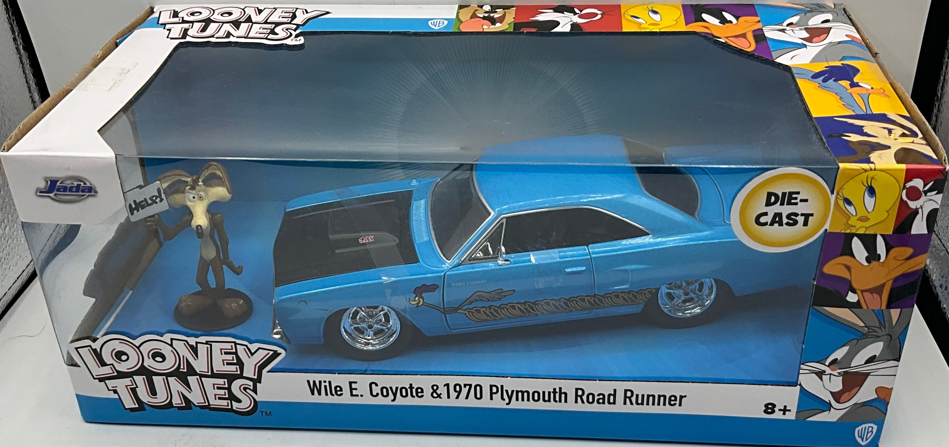 1:24 WILE E COYOTE & 1970 PLYMOUTH ROAD RUNNER